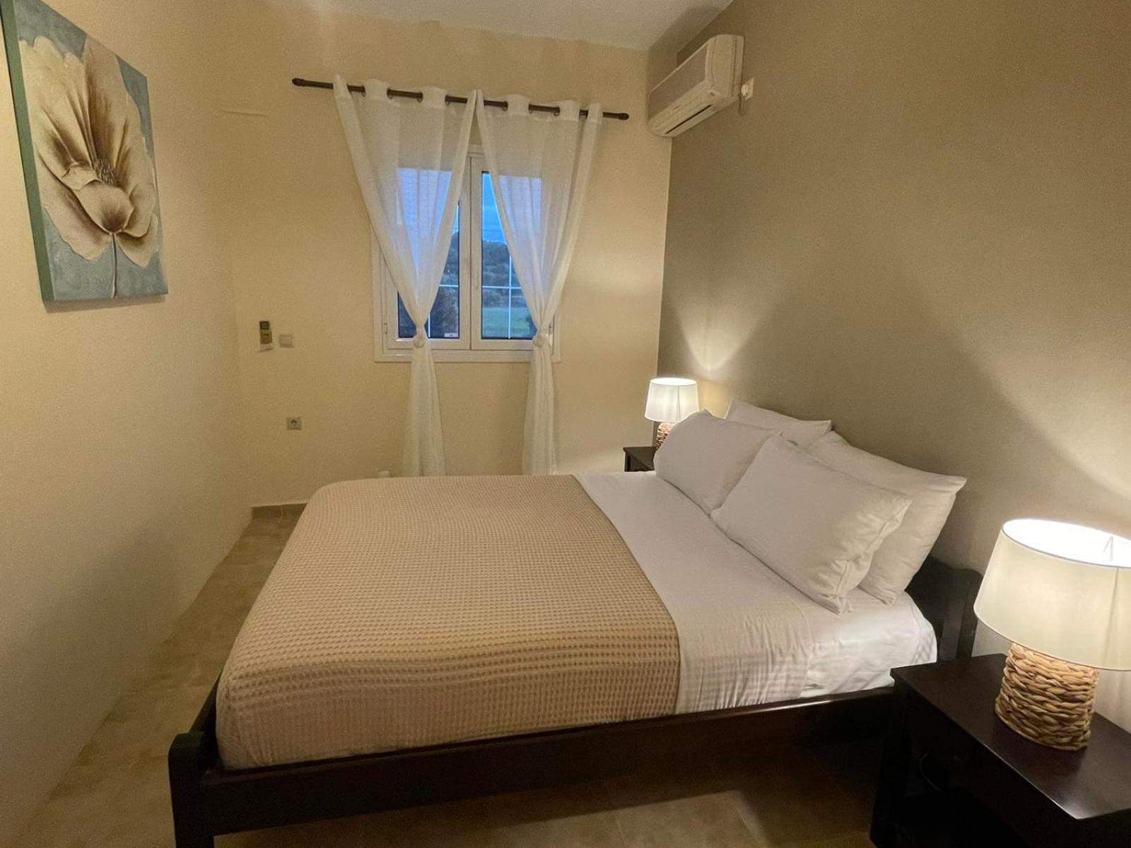 Theros Retreat Spartia  Room photo